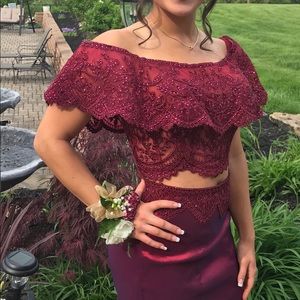 Gorgeous 2- piece gown dress. Size 4, worn 4 hours